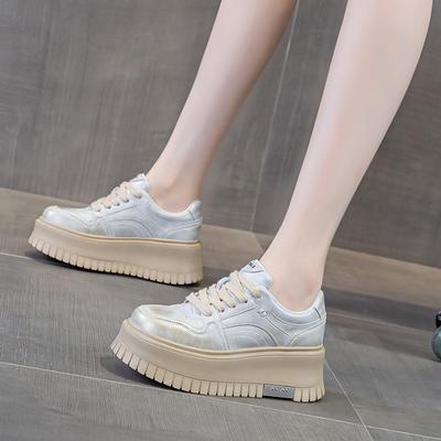 Маленькие белые туфли на толстой подошве, увеличивающие рост, повседневные спортивные туфли
