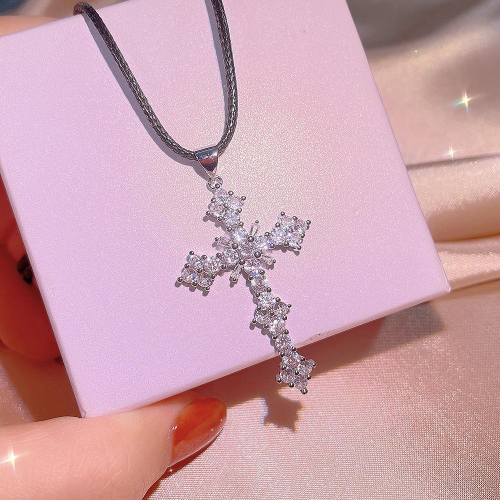Cross Necklace for Women Simple Ins Cold Style Pendant Trendy Light Luxury Niche Design Clavicle Chain