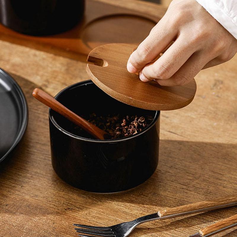 Керамическая банка для приправ с деревянной ложкой и крышкой для хранения кухонных специй