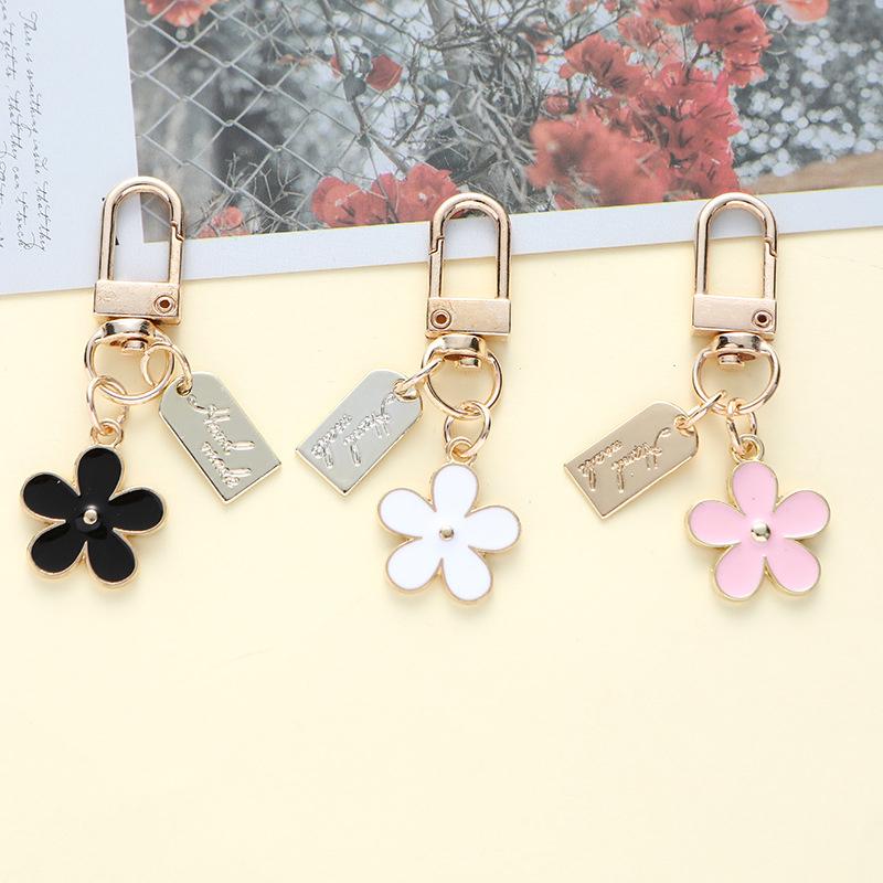 1Pcs Korean Hot-Selling Ins Metal Style Daisy Keychain Niche Usb Headphone Pendant Bag Protective Cover Pendant
