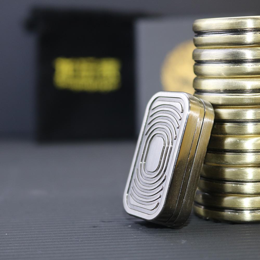 Трехслойная игрушка-антистресс с поп-звуком: DC Push Cards и Серебряный Волновой Пистолет