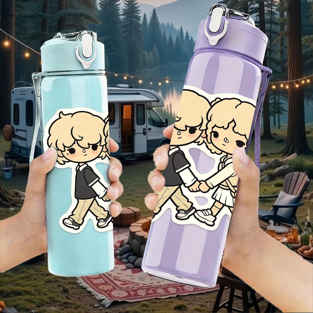 1PC Two Blonde Girl Besties 750ml Color Plastic Sports Water Bottle Leakproof Flip Straw Lid Suitable for Sports Office Home Use