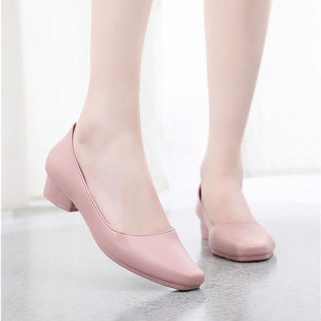 Одиночная обувь, женская корейская версия, модная мягкая подошва, удобная верхняя одежда, женские сандалии, нескользящая рабочая обувь на блочном каблуке, резиновая обувь Four Seasons