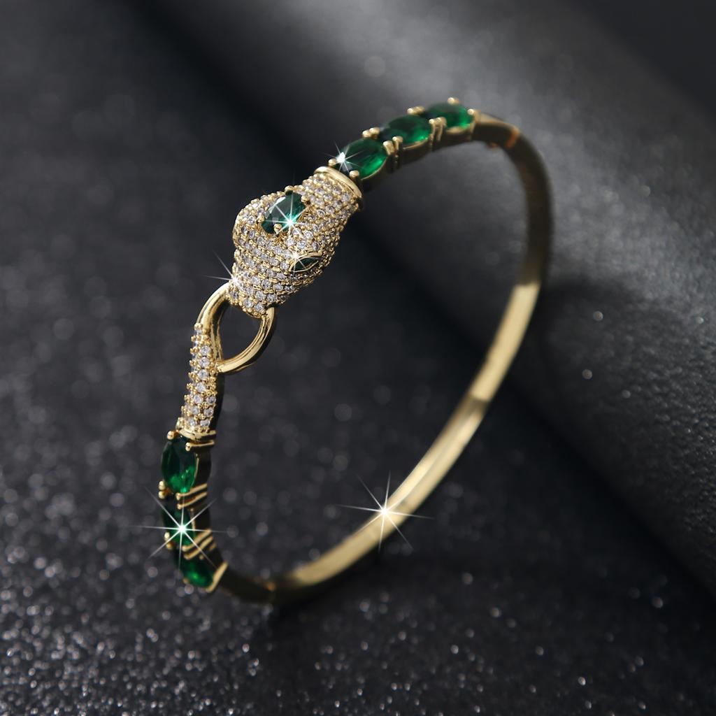 Retro Light Luxury Bracelet for Women with a High-end Feel, Zircon Green Bracelet