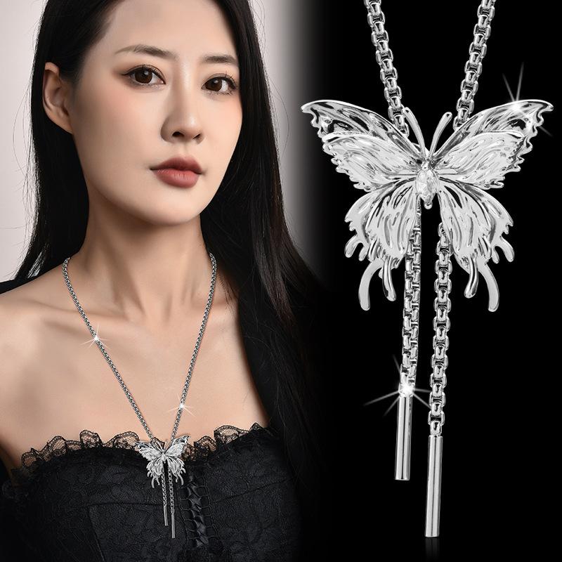 Liquefied Butterfly Pull-out Long Women's Sweet, Cool, High-end, Light Luxury Commuting Accessory Pendant Necklace
