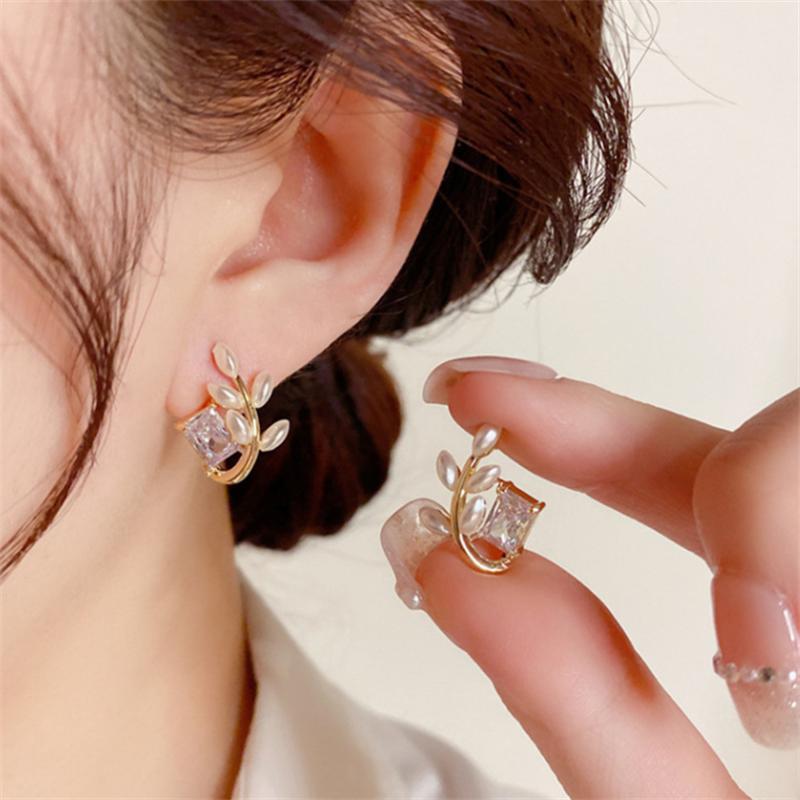 Модные металлические серьги-гвоздики с большим цветком в виде корейской модной бижутерии в подарок