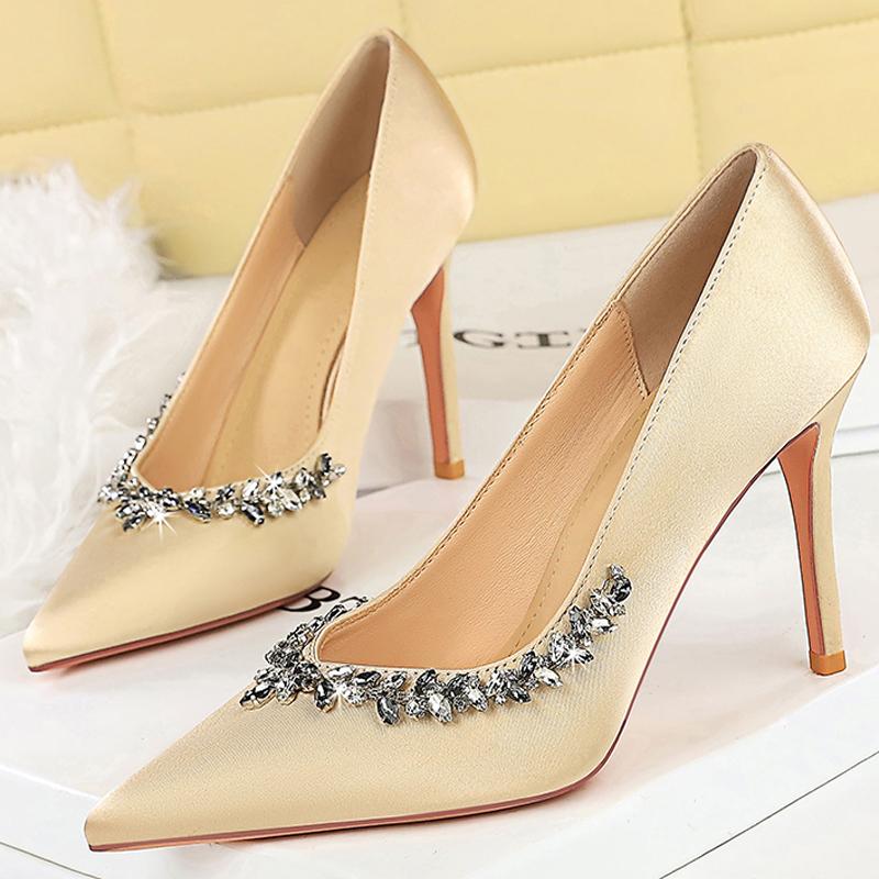 Fashion 2025 NEW silks satins Women Pumps Rhinestone design High Heels Stilettos 10 cm and 7 cm Luxury banquet shoes Sexy party shoes