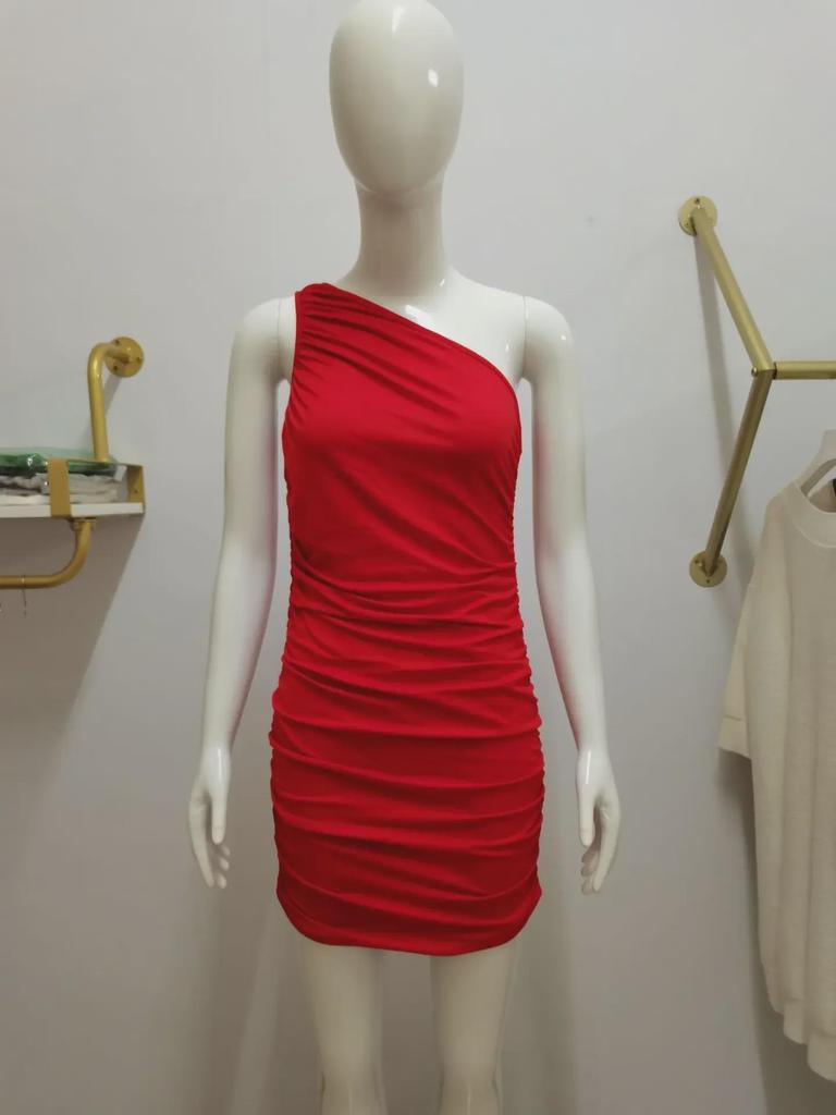 Летнее европейско-американское однотонное плиссированное платье с открытыми плечами 2022 года