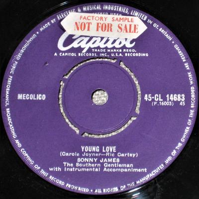7-дюймовая пластинка SONNY JAMES - Young Love / You're The Reason I'm 45CL14683 Capitol Records 1957 UK Кантри/Фолк Б/у