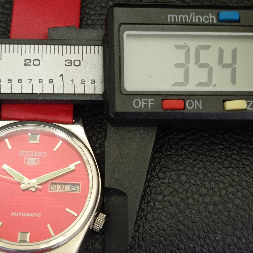 АВТОМАТИЧЕСКИЕ 7009A ВИНТАЖНЫЕ SEIKO 5 ЯПОНИЯ МУЖСКИЕ ЧАСЫ С КРАСНЫМ ЦИФЕРБЛАТОМ a701564-5