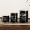 Композиция из 3 банок для хранения кофе, чая и сахара на кухонной столешнице
