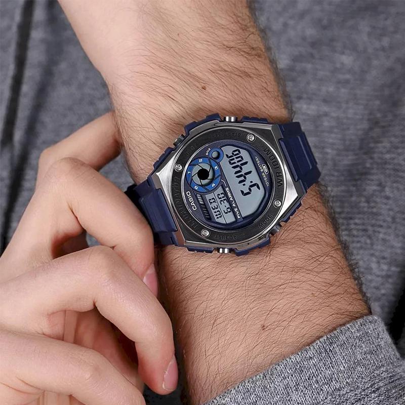 Casio Серия YOUTH-Дисковый цифровой дисплей 100 метров Водонепроницаемость Кварцевый механизм Ремешок из смолы Японские и корейские часы Мужские часы Серый циферблат MWD-100H-2A