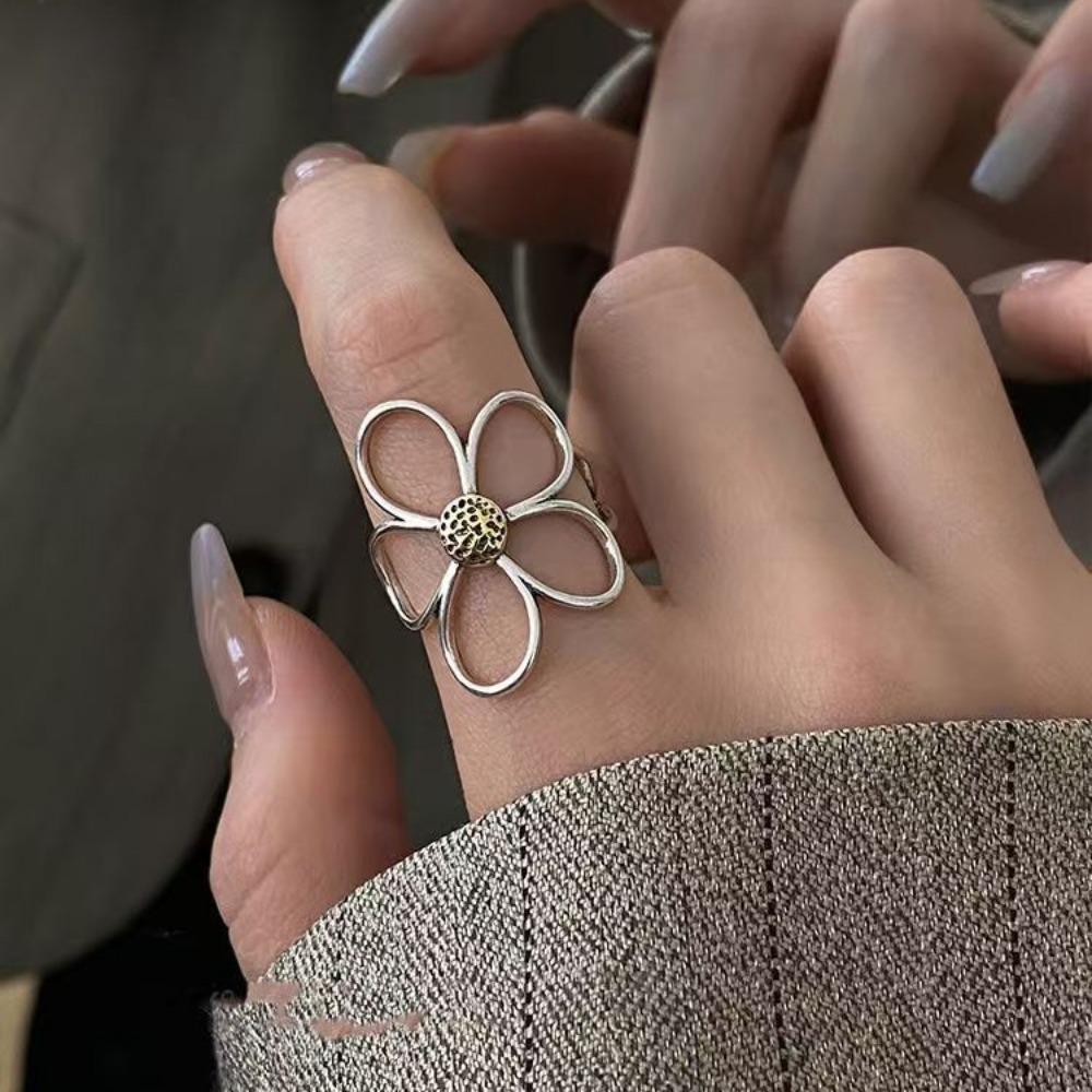 Retro Elegant Flower Ring Exaggerated Daisy Adjustable Ring New Open Rings For Women Gift