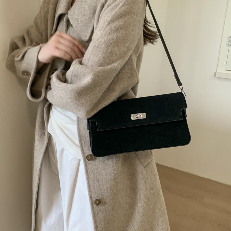 Сумка премиум-класса женская 2025 новая трендовая нишевая сумка подмышку для выхода в свет на работу для поездок на плечо через плечо маленькая квадратная сумка