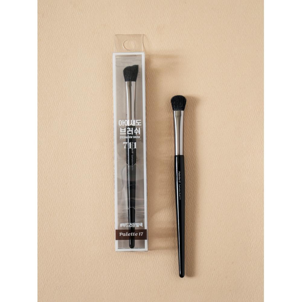 Daiso Palette 17 Eyeshadow Brush