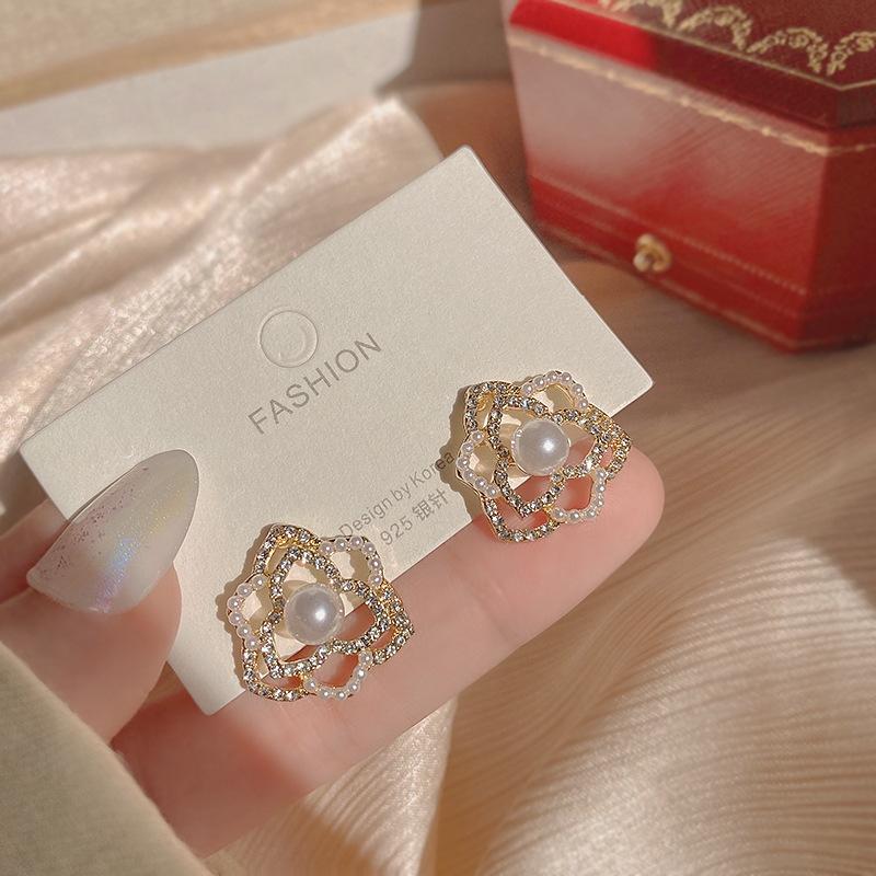 Women Girls Korean Style Camellia Baroque Pearl Earrings Fashion Vintage Jewelry Bow Heart Shape Elegant Lady Ear Rings Ear Clip