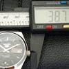 ВОССТАНОВЛЕННЫЕ МУЖСКИЕ ЧАСЫ SEIKO 5 AUTOMATIC, СДЕЛАНО В ЯПОНИИ, ЧЕРНЫЙ ЦИФЕРБЛАТ, ИЗГОТОВЛЕНЫ НА ЗАКАЗ a440038-2 QV90-a440038