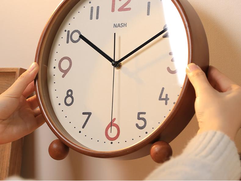 2026 Simple Retro Solid Wood Mantel Clock - High-End Tabletop Ornament for Living Room