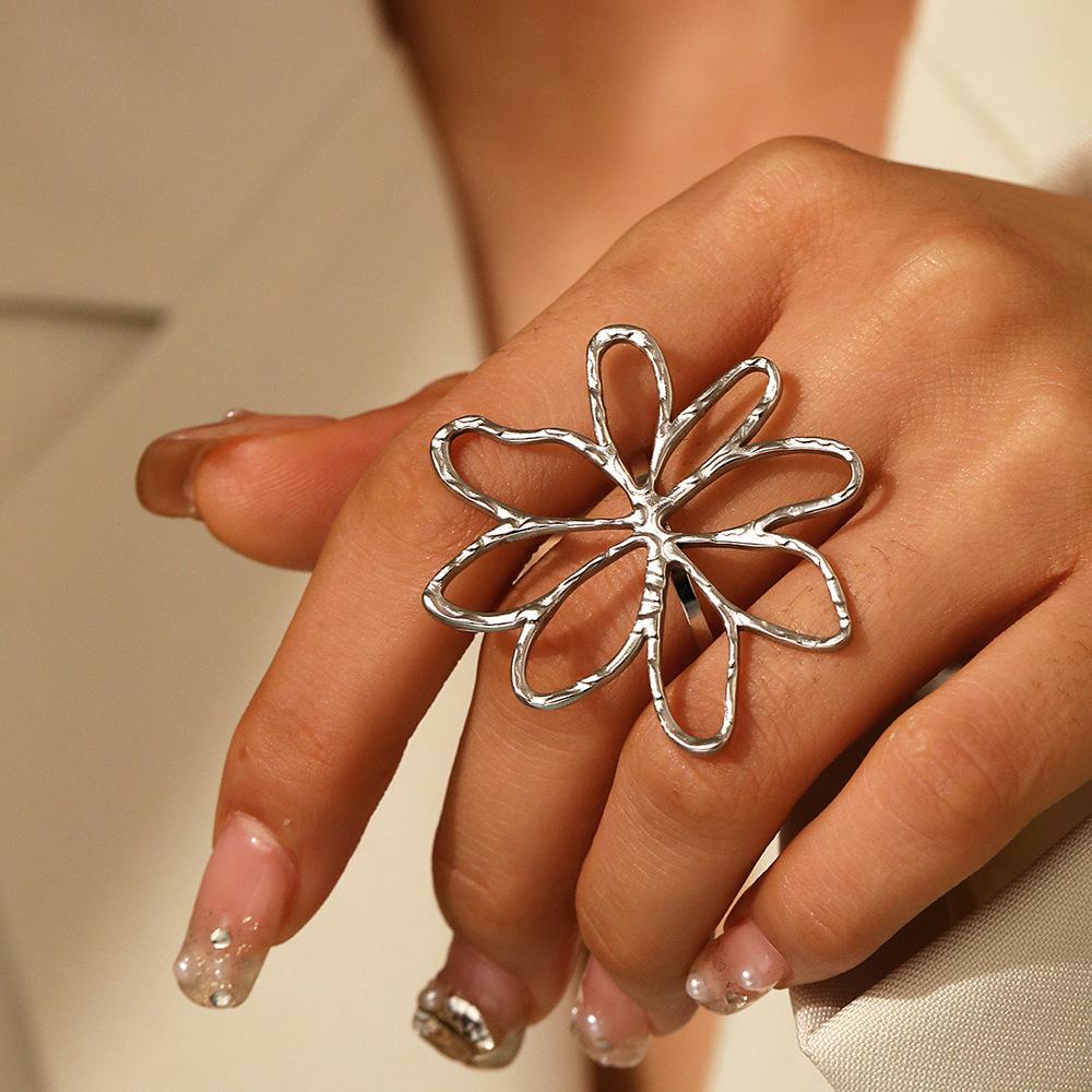 Stainless Steel Exaggerated Texture Rings for Women Vintage Open Flower Butterfly Round Heart Finger Ring Hiphop Party Jewelry