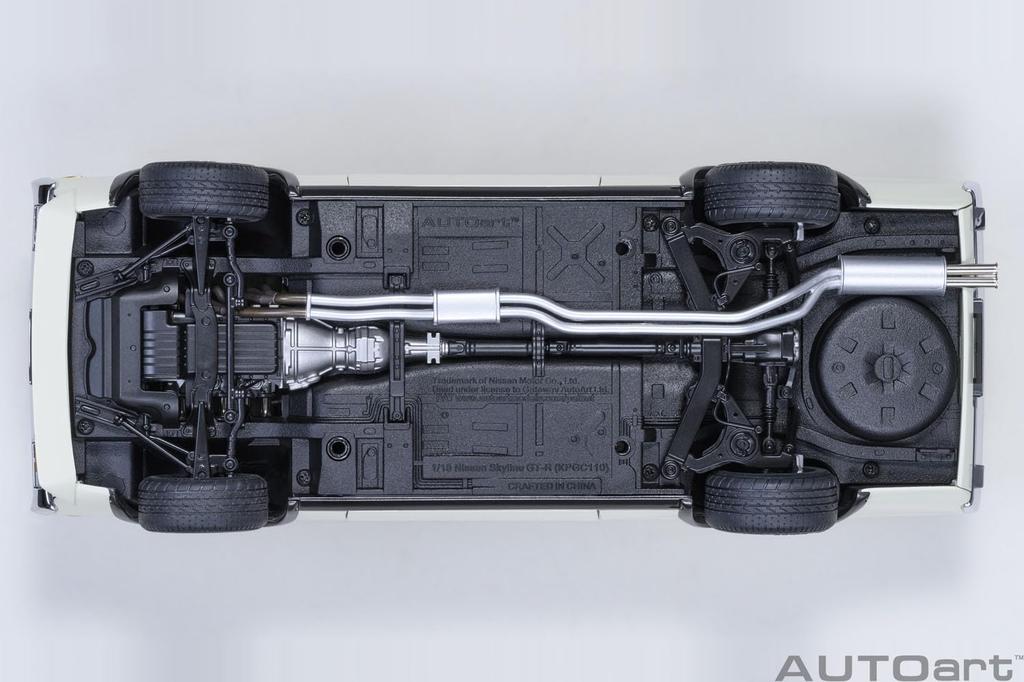 AUTOart Scale Nissan Skyline Tuned Version White Finished Model 77467 1/18 2000GT-R (KPGC110)