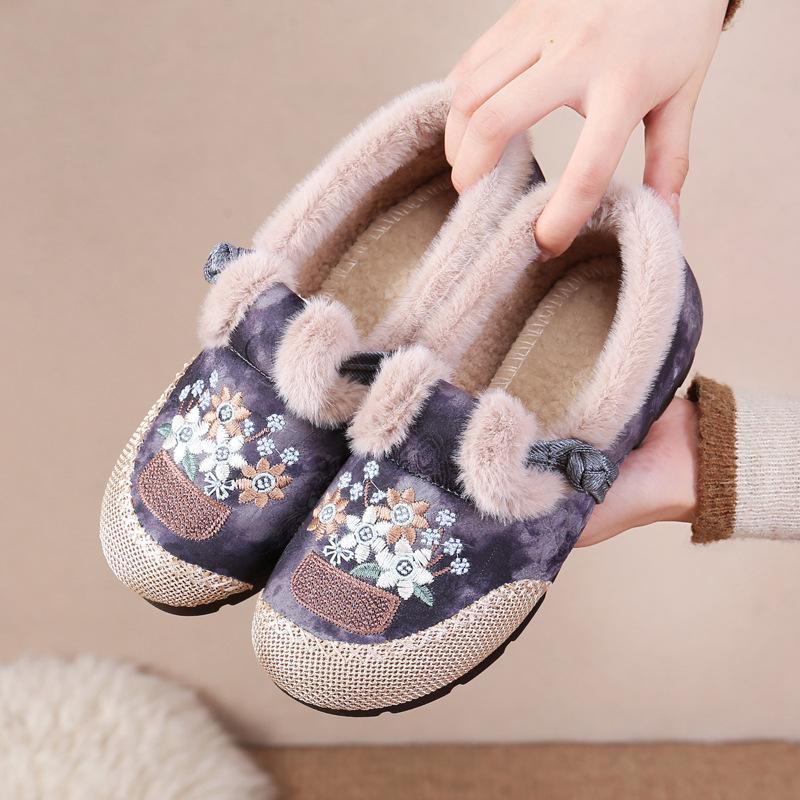 Winter Mother Shoes National Style Embroidery 2024 Cotton Shoes Piled Thickened Warm Women's Cotton Shoes New Old Beijing Cloth Shoes