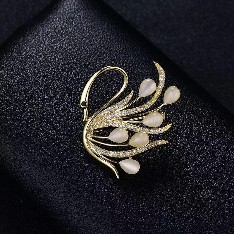 Brooch High-End Sense Niche High-End Women'S Silk Scarf Buckle Alloy Corsage Small Fragrant Wind Pearl Rhinestone High-End