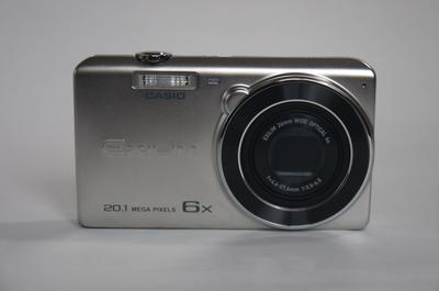 Casio EXILIM Серебряный EX-ZS35SR