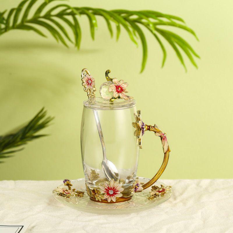 Чайная чашка из термостойкого хрустального стекла с эмалью Daisy — идеальный подарок на день рождения или праздник