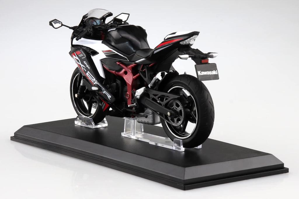 Skynet Completed Bike Kawasaki Ninja Metallic Spark Black x Pearl Flat Stardust White 1/12 ZX-25R