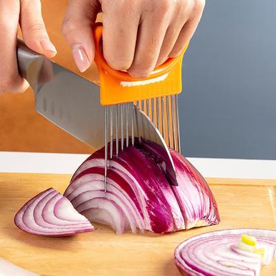 Легко нарезайте лук с помощью этой красочной кухонной терки для картофеля и чипсов из нержавеющей стали.