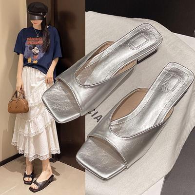 Простые шлепанцы на низком каблуке с открытым носком, крутые шлепанцы для женской летней обуви 2025, новые сандалии на танкетке, увеличивающие рост, с открытым носком