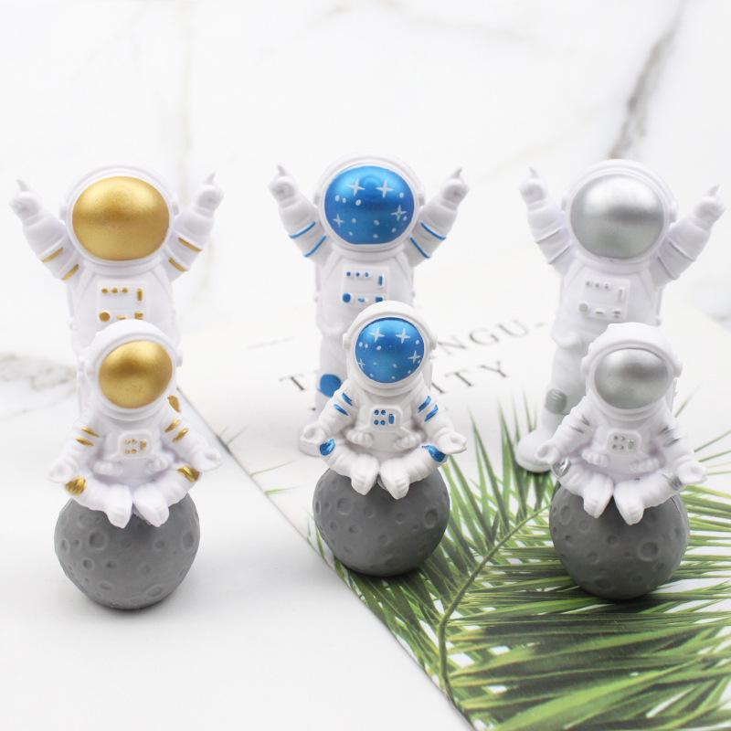 Пластиковый набор для украшения торта в космической тематике «Астронавт» (3 куска) для детских дней рождения