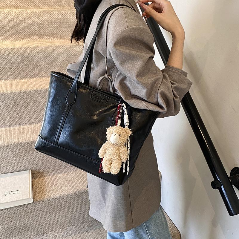 Retro Large-capacity Bag Women's 2025 Winter New Shoulder Bag Fashionable and Fashionable Commuter Tote Bag