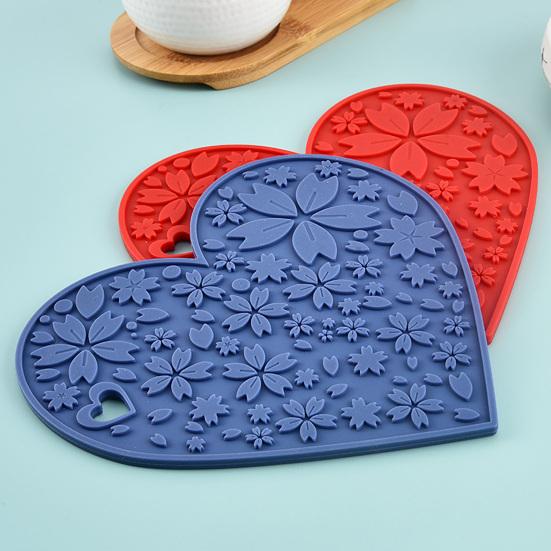 Теплоизоляционный водонепроницаемый коврик для столовых приборов, нескользящий дизайн, насыщенный цвет, силиконовая подставка в форме сердца в форме сердца, подставка для посуды