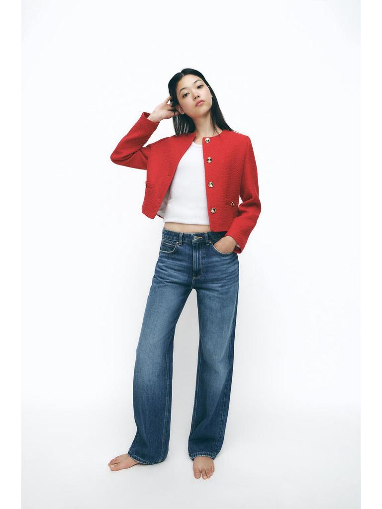 Женская мода весна 2025: Европейский и американский универсальный текстурированный пиджак в французском стиле с пуговичным декором