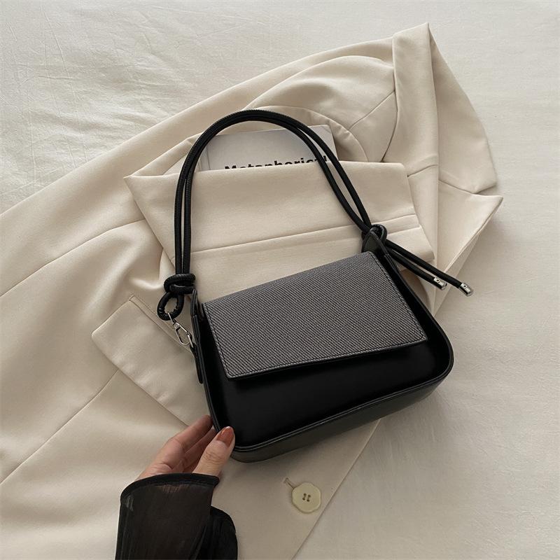 Красивая повседневная маленькая квадратная сумка, модная нишевая женская летняя новая портативная персонализированная сумка, повседневная сумка подмышку