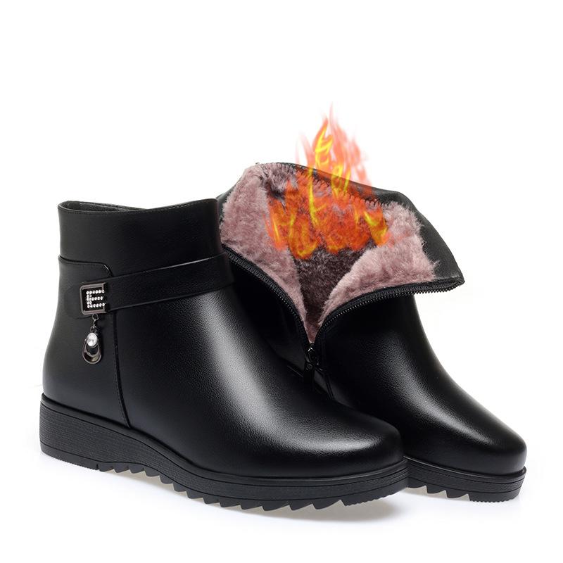 Mom Short Boots Autumn and Winter Shoes New Soft Leather Cotton Shoes Flat-soled Warm Boots Women's Velvet Leather Shoes    and Elderly Women's Shoes