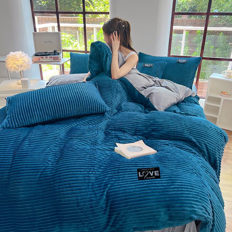 Cartoon Strawberry Duvet Cover Super Soft Kawaii Fluffy Bedding Set Reversible Flannel Plush Comforter Cover with 2 Pillowcase