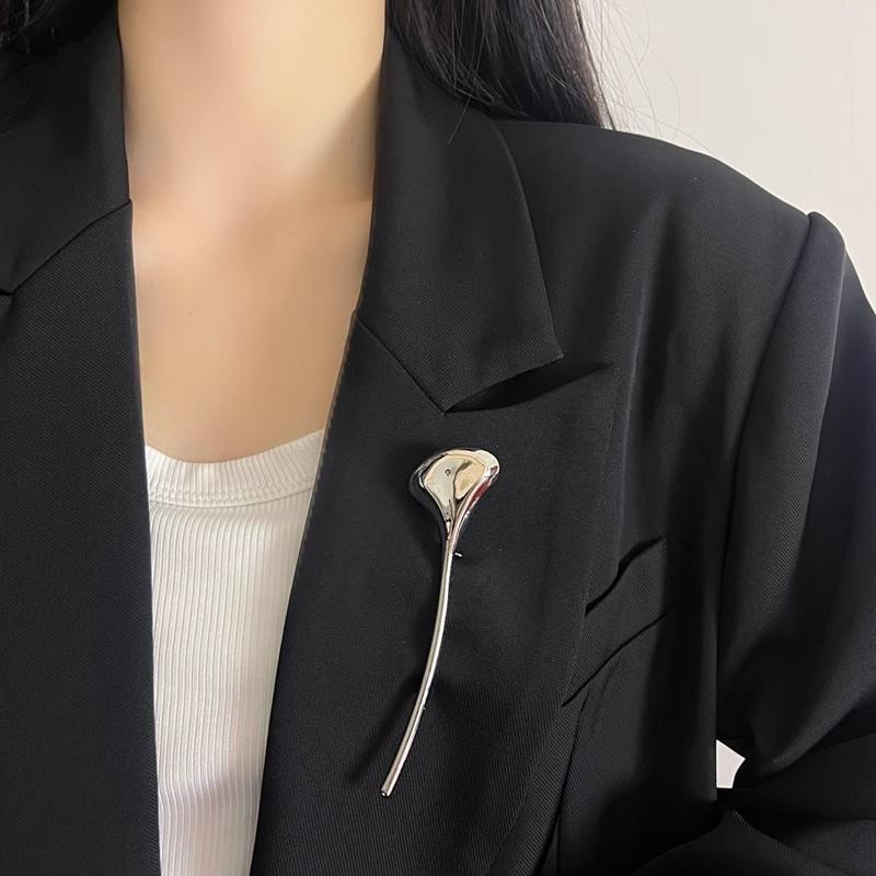 Vintage Glossy Metal Ginkgo Leaves Brooch for Women Exquisite Fashion Suit Corsage Pins Accessories Party Jewelry Gifts