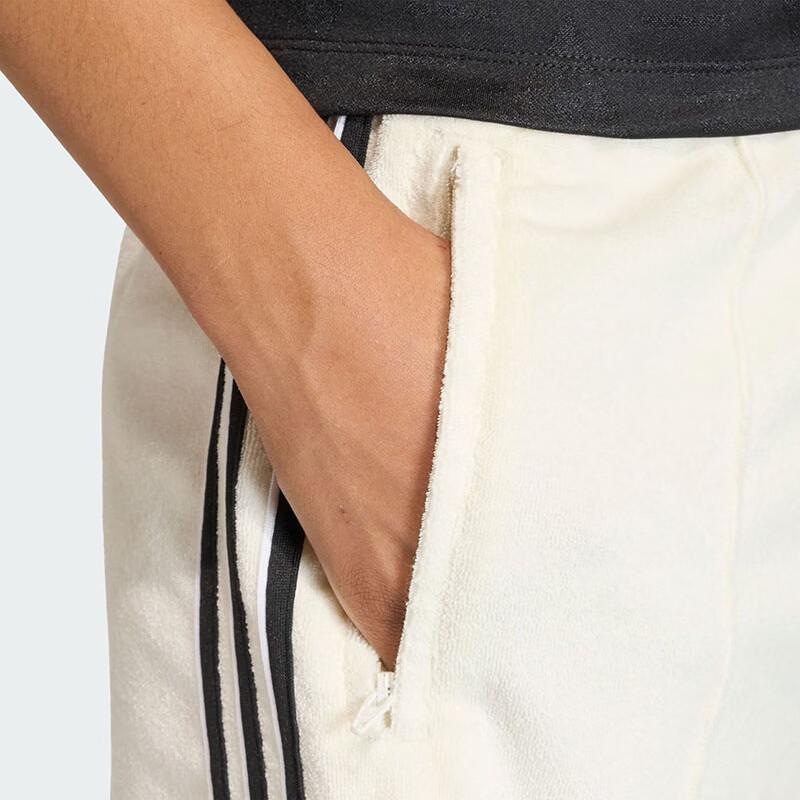 adidas Женские трикотажные шорты Originals TT KD1397