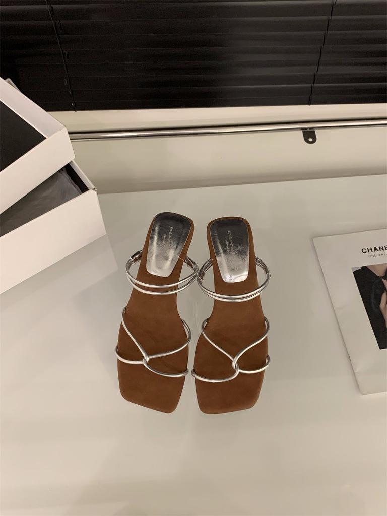 Niche Slope Heel Thin Belt Cool Slippers Fairy Shoes Wear 2024 New Summer French Medium High Heel Roman Sandals