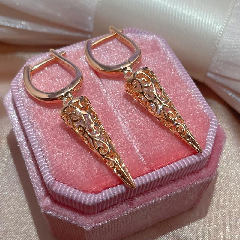 Длинные женские серьги-подвески Kinel цвета розового золота с конусом