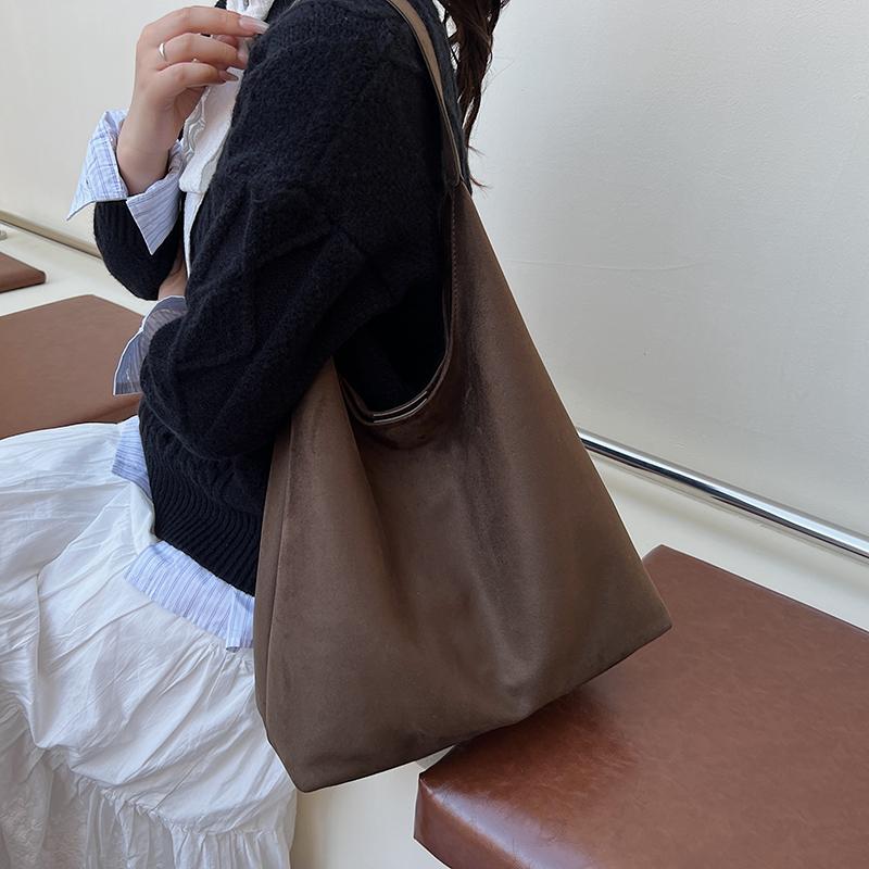 Large-capacity Tote Bag, Women's Korean Version, High-end Sense, Trendy Commuting, Simple and Versatile Shoulder Bag.