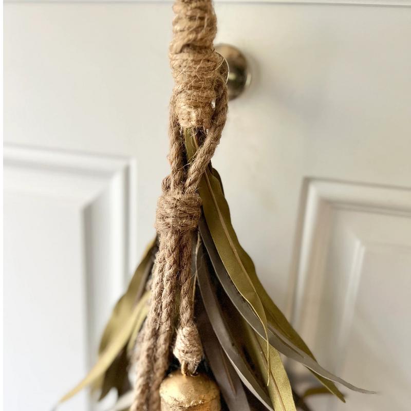 Зимние венки для входной двери Наружные украшения для дома Украшения с рождественскими колокольчиками Рождественские венки для улицы Искусственные