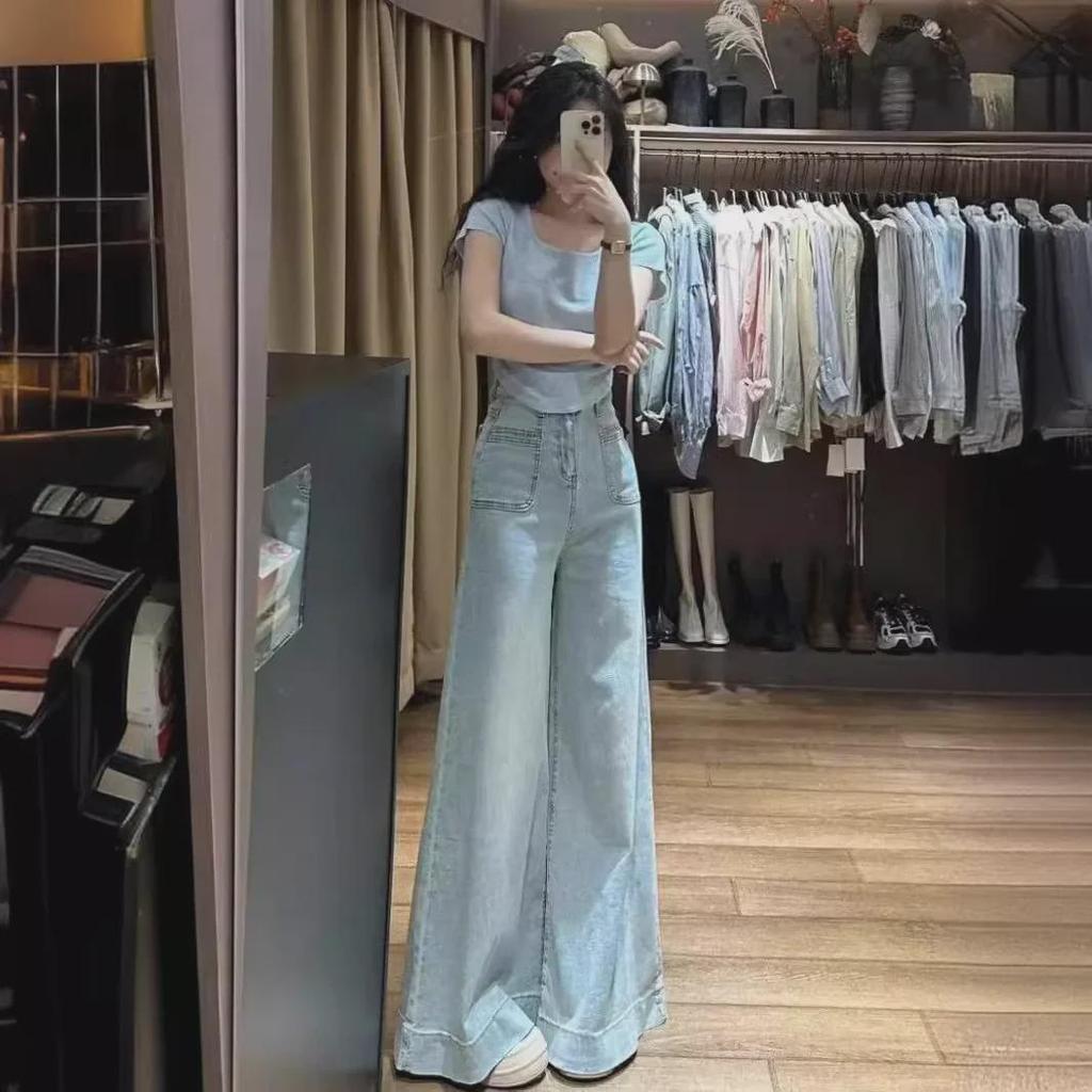 Женские светло-голубые джинсы с высокой талией и широкими штанинами - Коллекция Весна/Лето 2024 