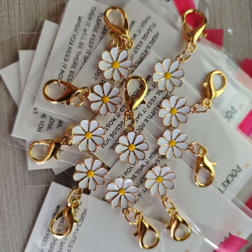 10 Pcs Oil Dripping Daisy Flower Pendant Colorful Floral Bag and Keychain Accessories Couple Family Keychain Pendant