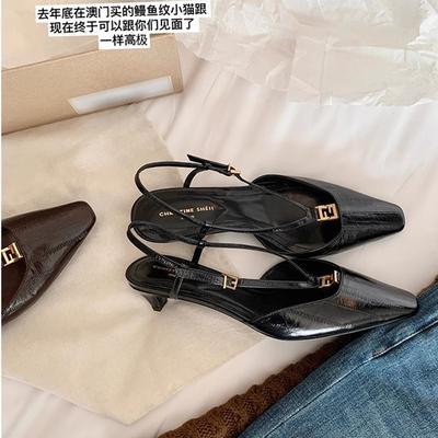 Виноградная мать того же стиля, богатая красота пекинского круга~ кожаный квадратный носок маленькая золотая пряжка узор угря котенок и пустые сандалии женские летние