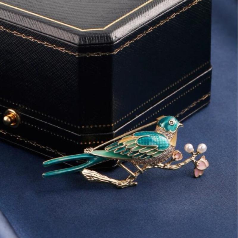Elegant Cute Bird Brooches for Women Unisex Shiny Rhinestone Zircon Emblem  Lapel Pins Jewelry Gift