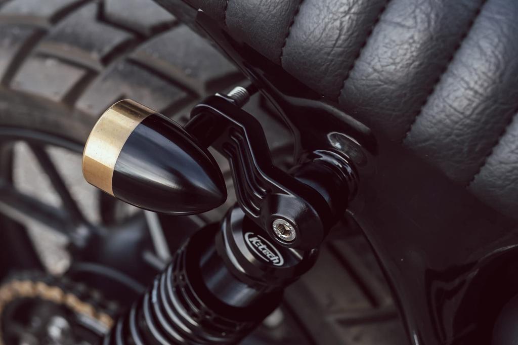 Motone MMU005 Кронштейн указателя поворота, Street Twin, Street Scrambler, T100, T120, Крепление заднего амортизатора, Для M8/M10, Черный