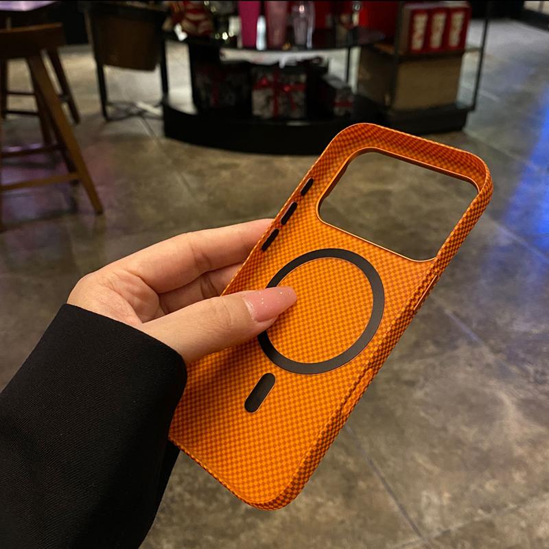 Magnetic Ultrathin Carbon Fiber Texture Phone Case For iphone 17Pro Max 16 Pro Frosted Skin Feel Wireless Charge Matte PC Cover
